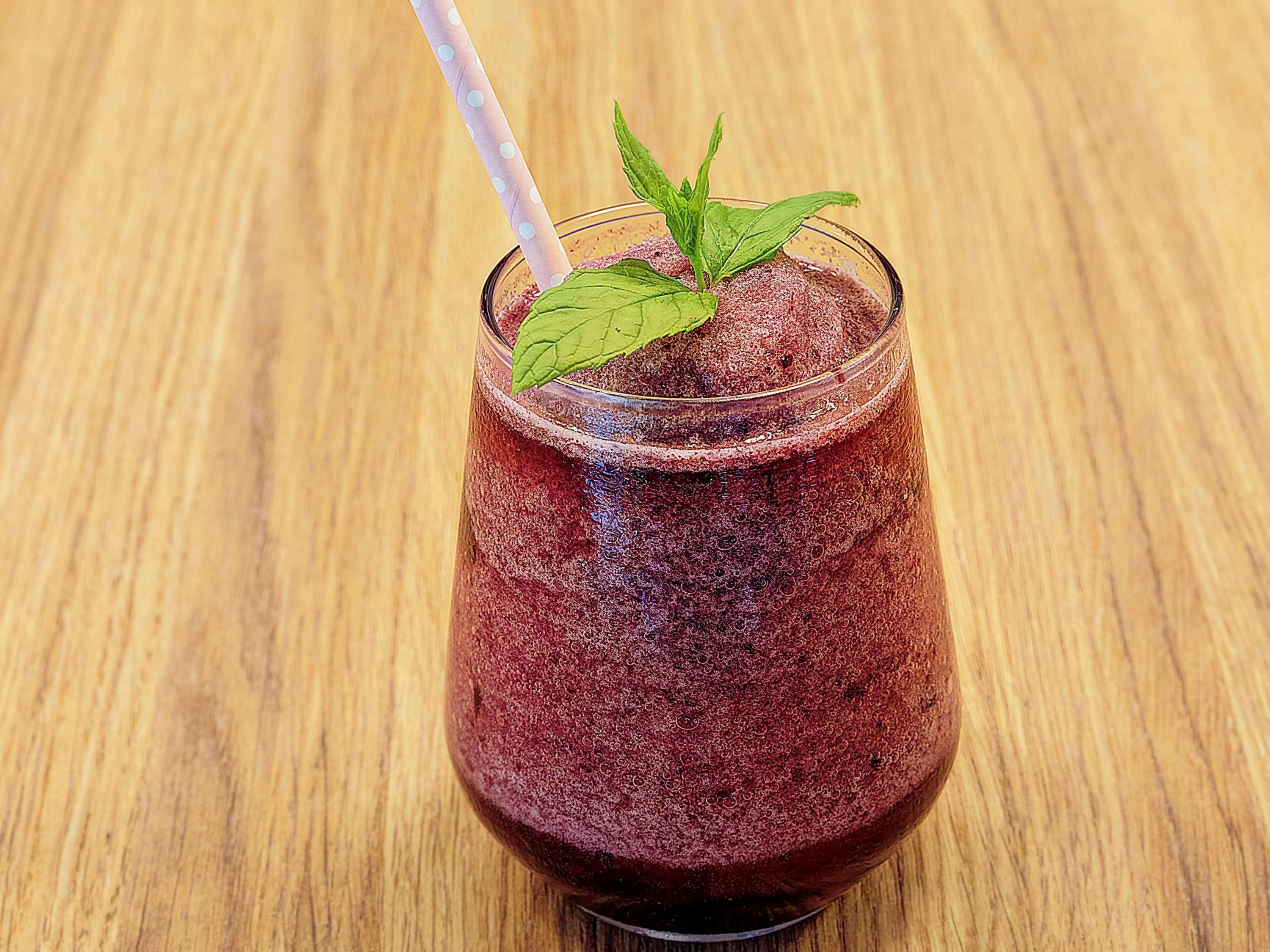 Ibis Styles Istanbul Merter Eksteriør billede A blueberry smoothie
