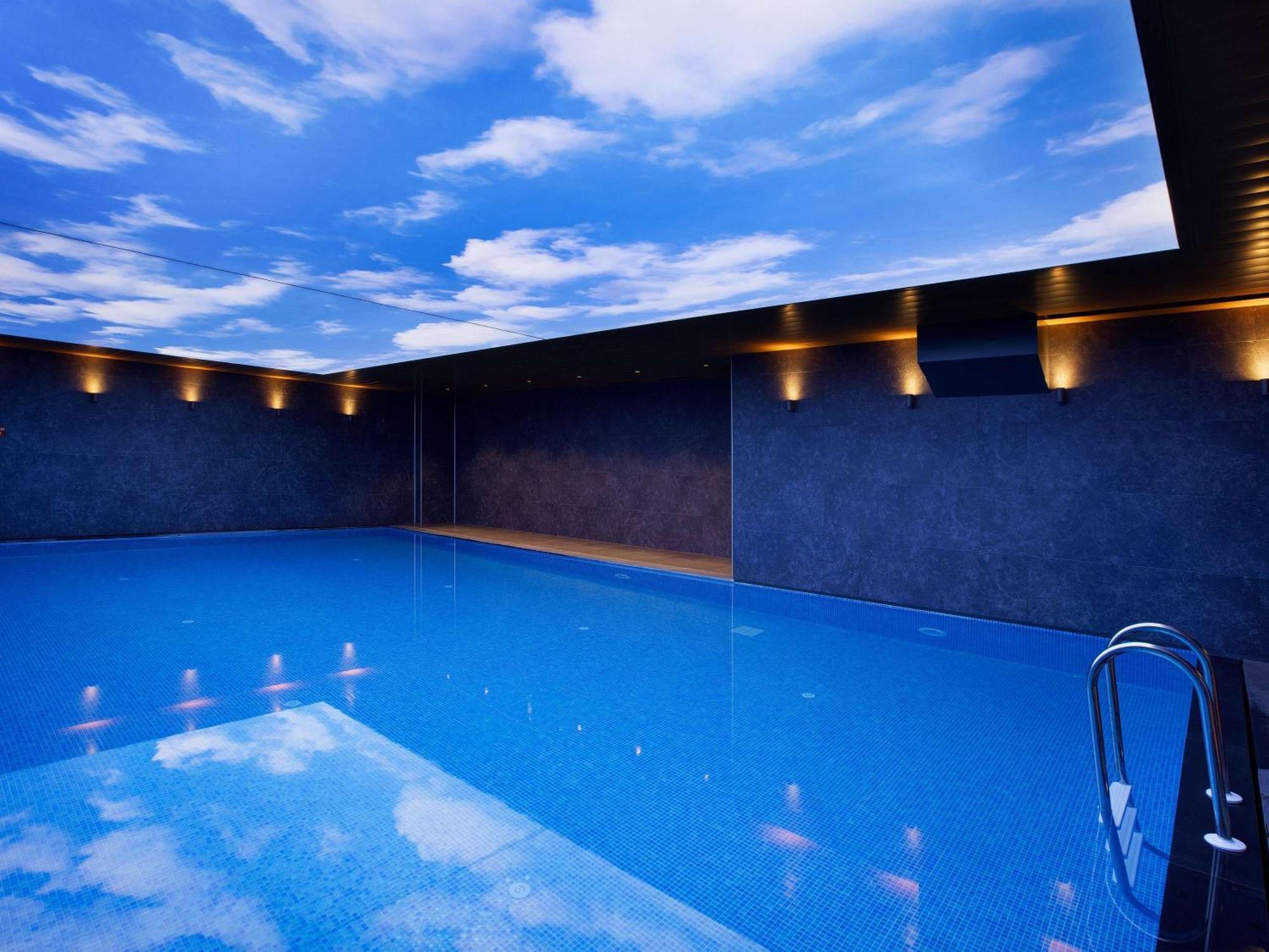 Ibis Styles Istanbul Merter Eksteriør billede The swimming pool at the hotel