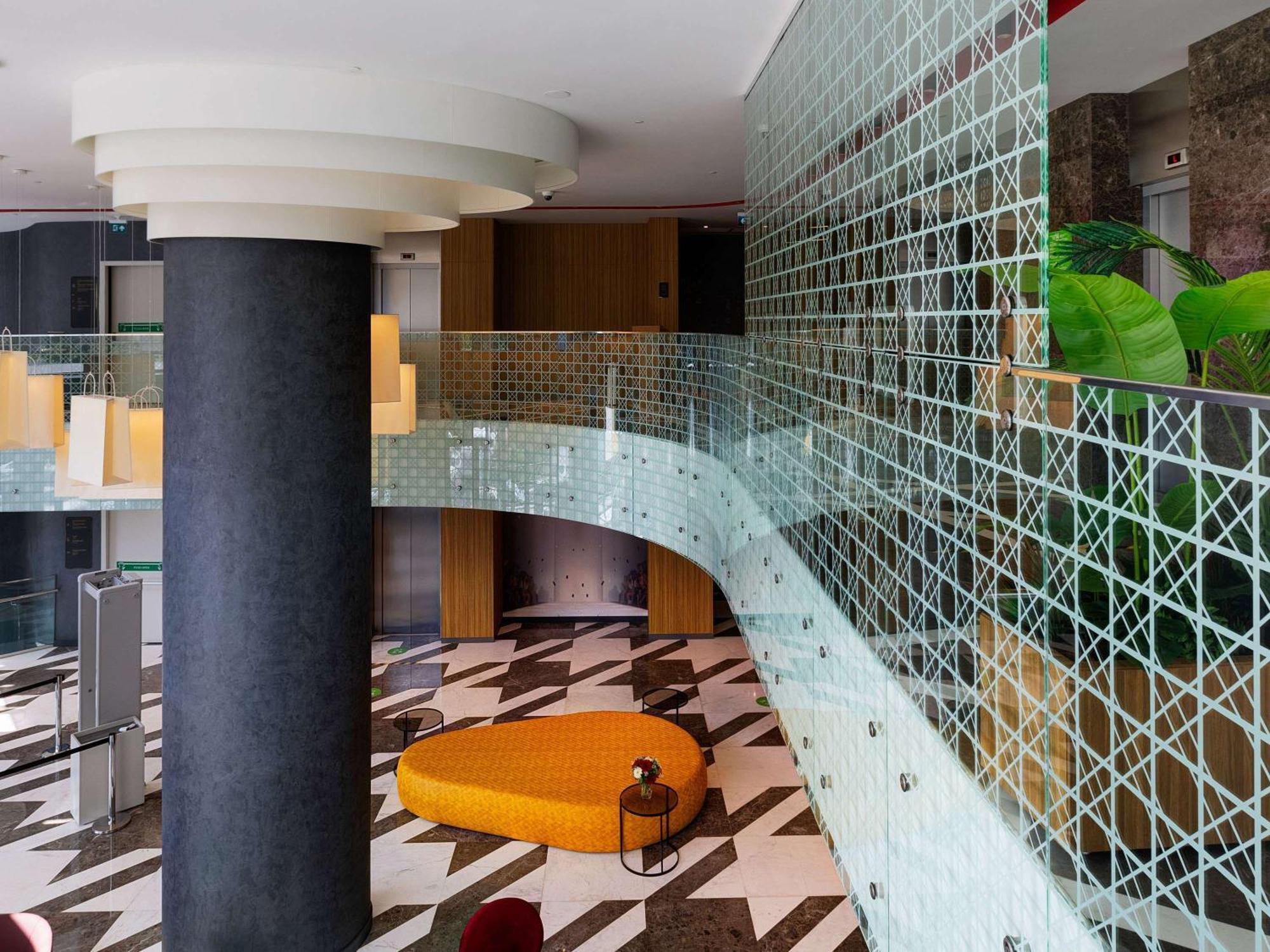 Ibis Styles Istanbul Merter Eksteriør billede The interior of the hotel