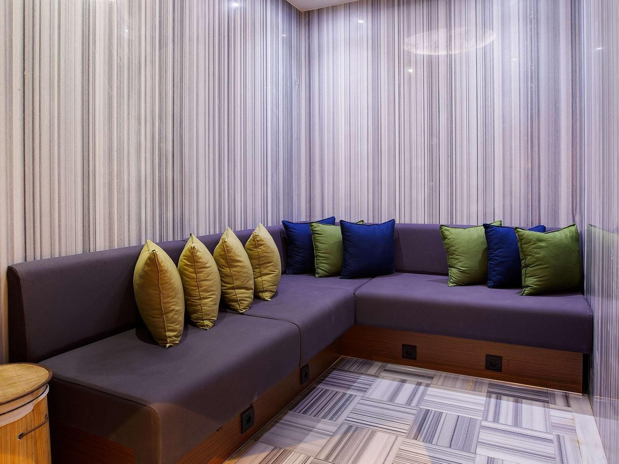 Ibis Styles Istanbul Merter Eksteriør billede A sofa